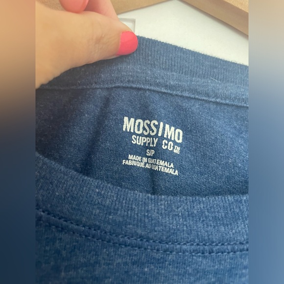 *5/$20 or 3/$15* Royal Blue Long Sleeve Shirt - Picture 4 of 4